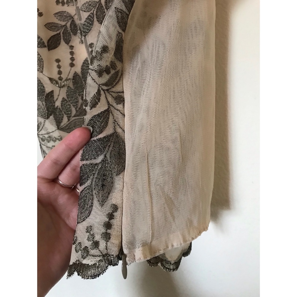 Embroidered blouse. - Picture 2 of 4